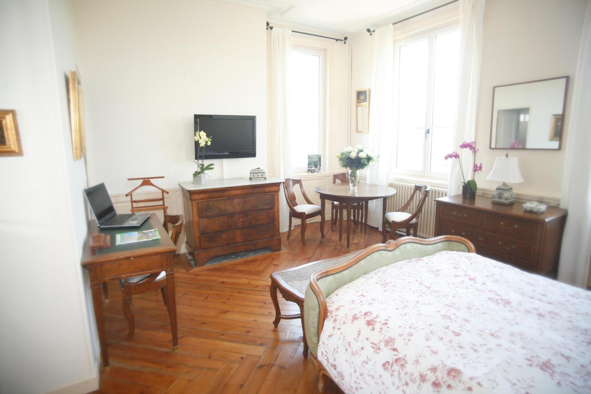 Couette-café D'hotes Autour De La Rose Honfleur